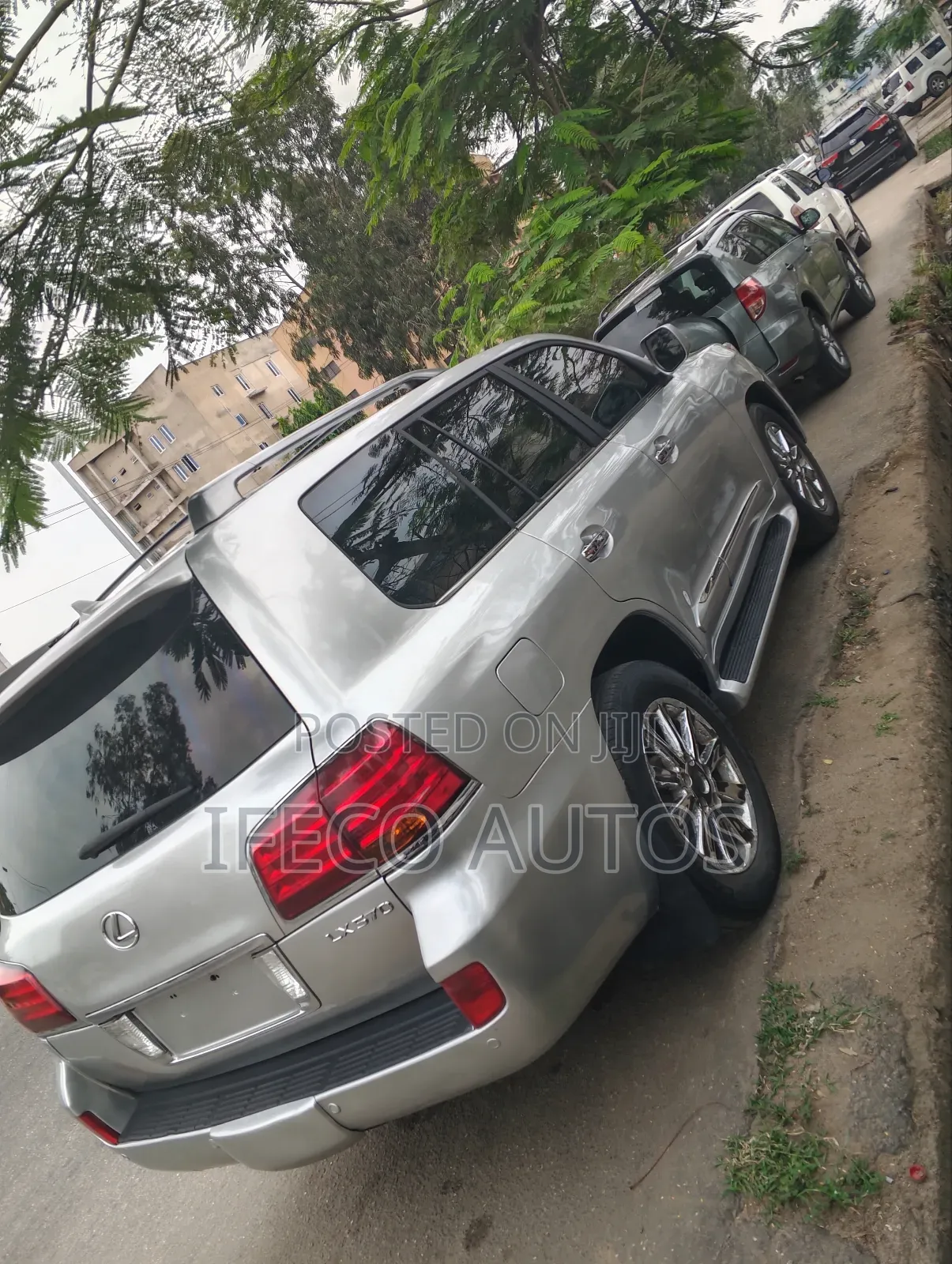 Lexus LX 570 2011 Silver