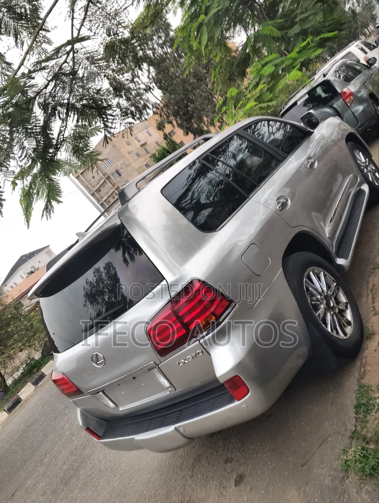 Lexus LX 570 2011 Silver