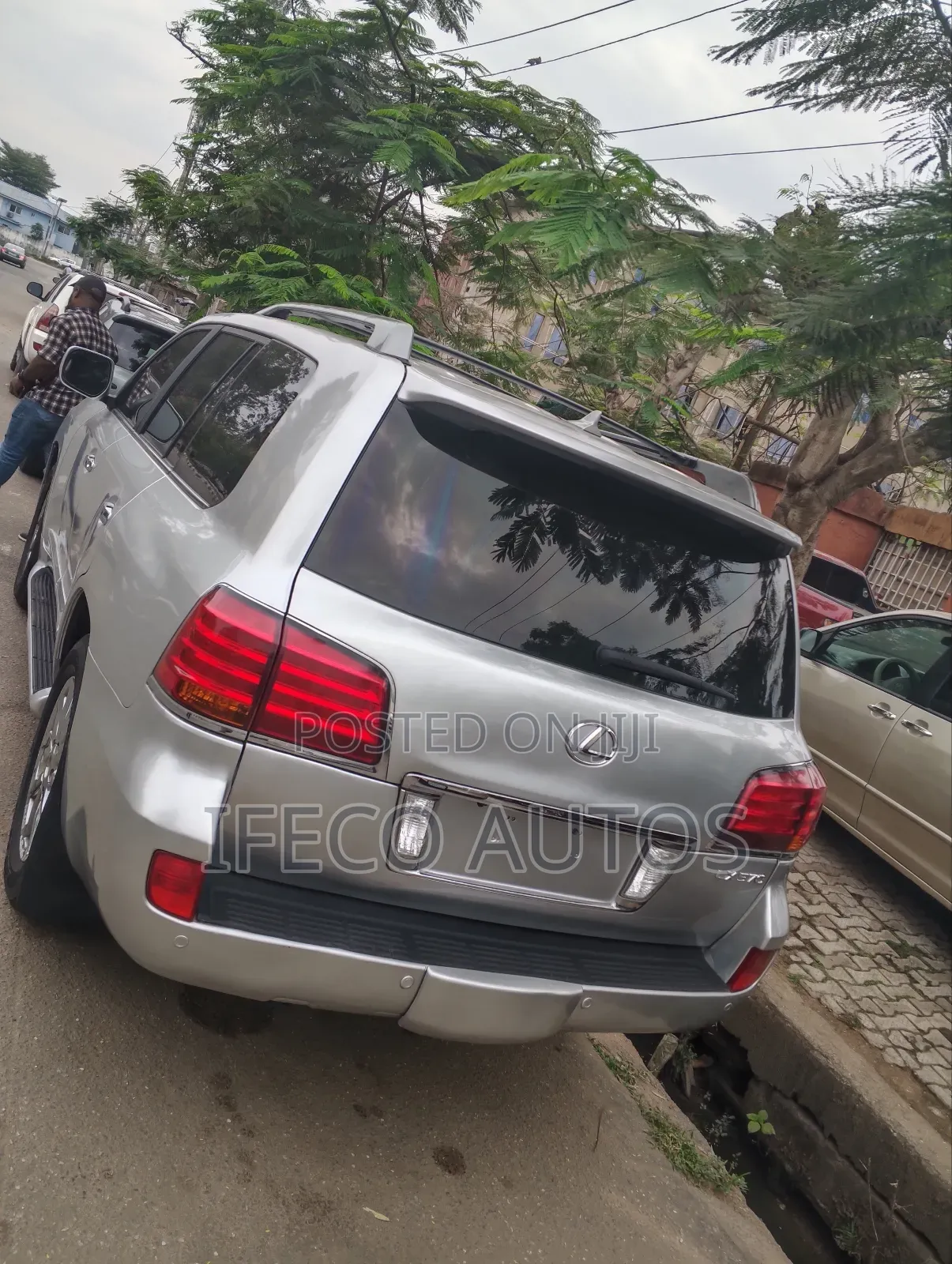 Lexus LX 570 2011 Silver