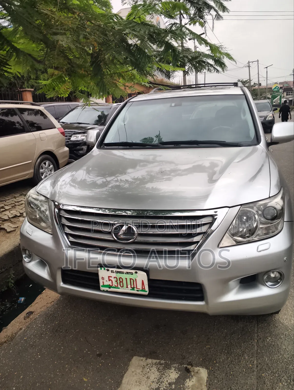 Lexus LX 570 2011 Silver