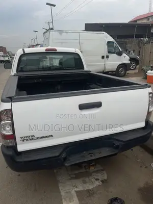 Toyota Tacoma Access Cab V6 Automatic 2010 White