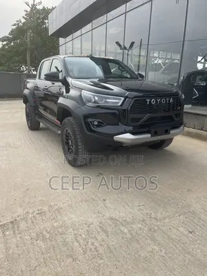 New Toyota Hilux 2025 Black