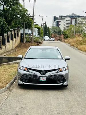 Toyota Camry 2018 Silver
