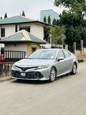 Toyota Camry 2018 Silver