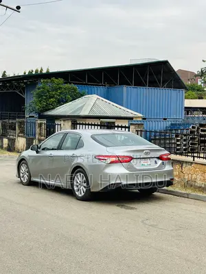 Toyota Camry 2018 Silver