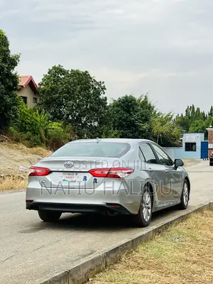 Toyota Camry 2018 Silver