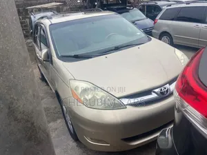 Toyota Sienna LE 4WD 2007 Gold