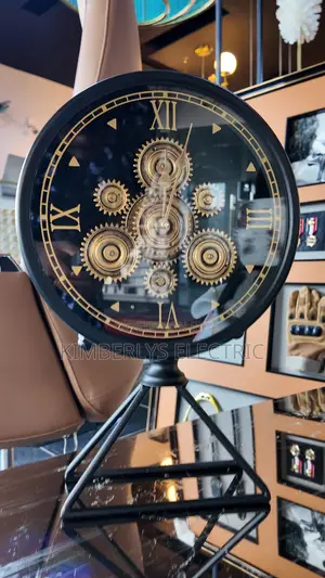 E55 Kimberlys Metal Gear Table Clock 1