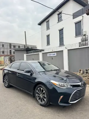 Toyota Avalon XLE Premium FWD Sedan (3.6L 6cyl 6A) 2016 Black