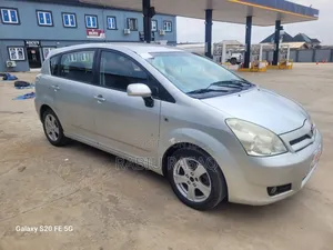 Toyota Verso 2009 Silver