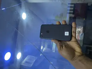Apple iPhone 7 32 GB Black