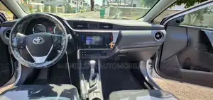Toyota Corolla LE (1.8L 4cyl 2A) 2018 Silver