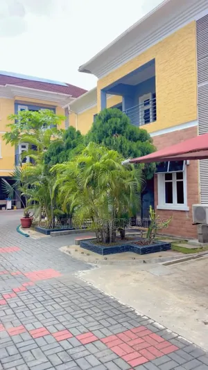 3bdrm Block of Flats in Ikeja Toyin Street for sale