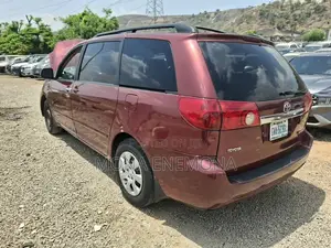 Toyota Sienna 2007 Red