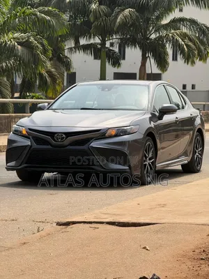 Toyota Camry SE 2022 Gray