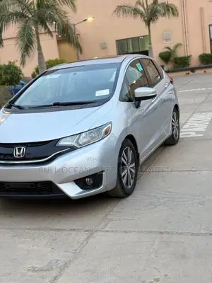 Honda Fit EX-L w/Navigation 4dr Hatchback (1.5L 4cyl CVT) 2015 Silver