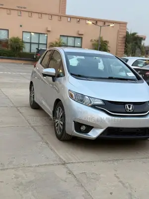 Honda Fit EX-L w/Navigation 4dr Hatchback (1.5L 4cyl CVT) 2015 Silver