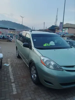 Toyota Sienna LE 2009 Green