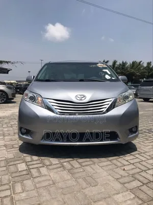 Toyota Sienna XLE 7 Passenger 2011 Silver