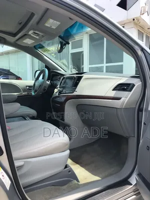 Toyota Sienna XLE 7 Passenger 2011 Silver