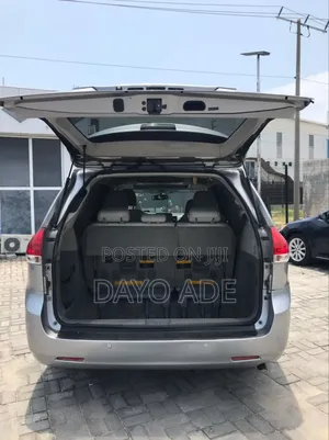 Toyota Sienna XLE 7 Passenger 2011 Silver