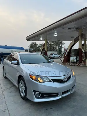 Toyota Camry SE 4dr Sedan (2.5L 4cyl 6A) 2013 Silver