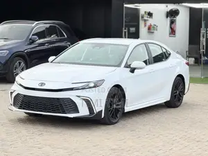 Toyota Camry SE 2025 White