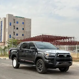 New Toyota Hilux 2025 Black