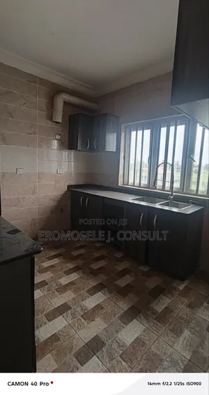 3bdrm Apartment in Iponri Behind for rent