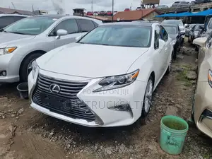Lexus ES 350 FWD 2015 White