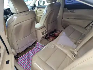 Lexus ES 350 FWD 2015 White