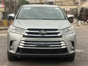 Toyota Highlander LE 4x2 V6 (3.5L 6cyl 8A) 2017 Silver