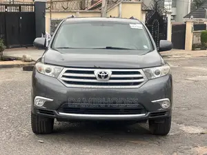 Toyota Highlander SE 2012 Gray
