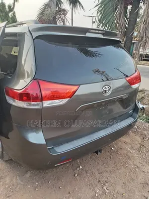 Toyota Sienna XLE 7 Passenger 2012