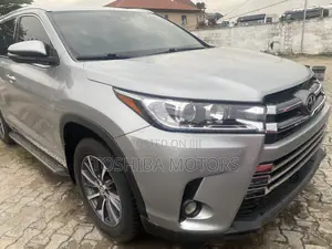 Toyota Highlander XLE 4x2 V6 (3.5L 6cyl 8A) 2017 Silver