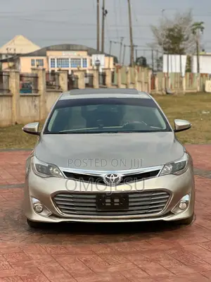 Toyota Avalon XLE Touring 4dr Sedan (3.5L 6cyl 6A) 2015 Gold