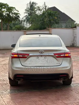 Toyota Avalon XLE Touring 4dr Sedan (3.5L 6cyl 6A) 2015 Gold
