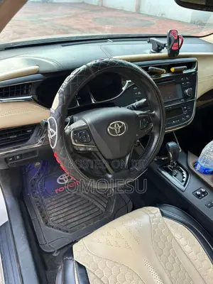 Toyota Avalon XLE Touring 4dr Sedan (3.5L 6cyl 6A) 2015 Gold