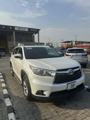Toyota Highlander XLE 4dr SUV (3.5L 6cyl 6A) 2015 White