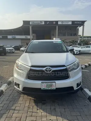 Toyota Highlander XLE 4dr SUV (3.5L 6cyl 6A) 2015 White