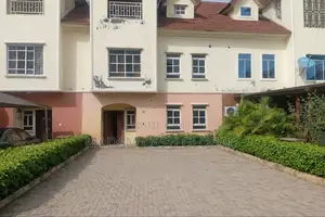 5bdrm Duplex in Gaduwa for sale