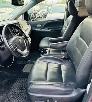 Toyota Sienna SE Premium 8 Passenger (3.5L 6cyl 6A) 2016 Burgundy