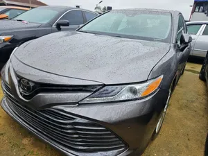Toyota Camry XLE FWD (2.5L 4cyl 8AM) 2018 Gray