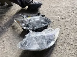 Set Headlights MPV 2005