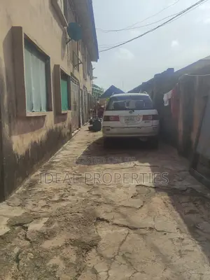 12bdrm Block of Flats in Benin City for sale
