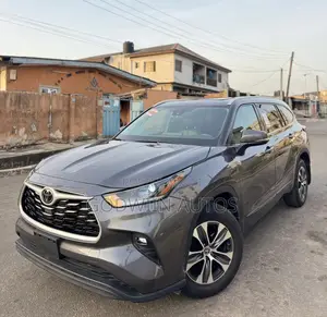 Toyota Highlander XLE AWD 2023 Gray