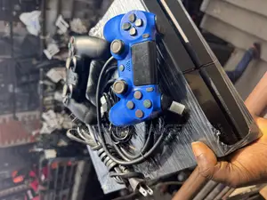 Clean Playstation 4 Console With Complete Gadgets