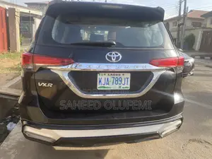 Toyota Fortuner 2019 Black