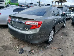 Toyota Camry XLE 4dr Sedan (2.5L 4cyl 6A) 2012 Green