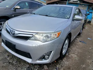 Toyota Camry LE 4dr Sedan w/Prod. End 11/13 (2.5L 4cyl 6A) 2014 Silver